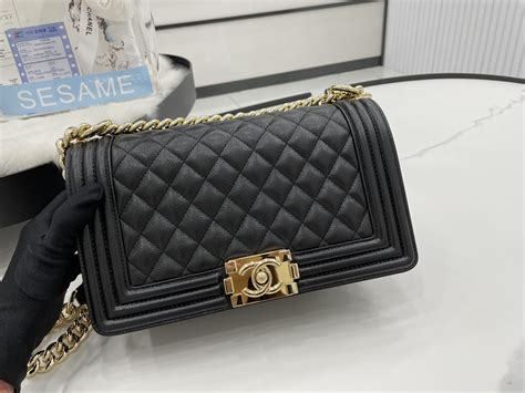 CHANEL BOY HandbagRef. A67086 Y09953 94305.